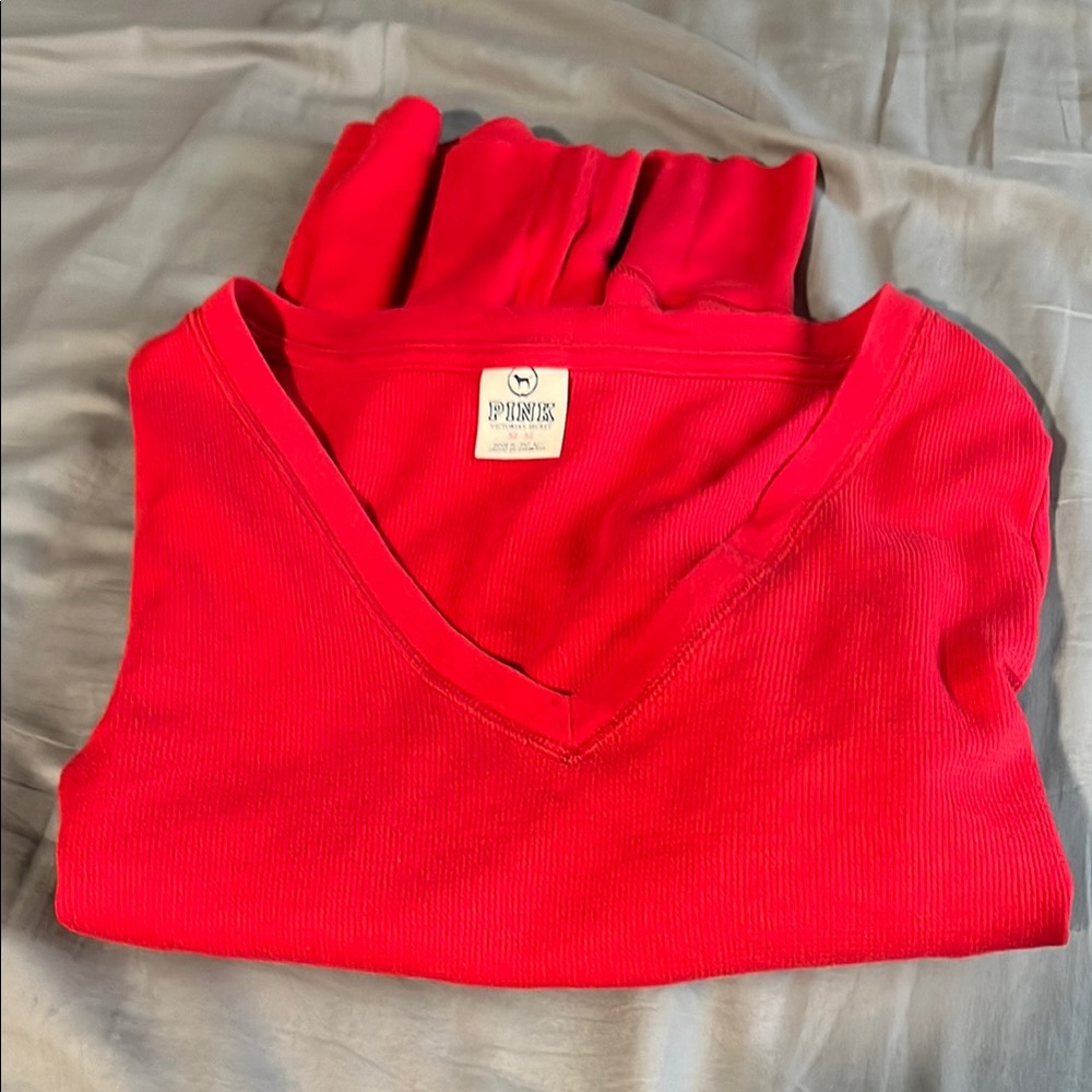 Pink Victoria’s Secret Red V-Neck shirt sz medium